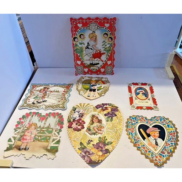 7 Die Cut Embossed C1920s Valentines Bi Fold - Picture 1 of 9
